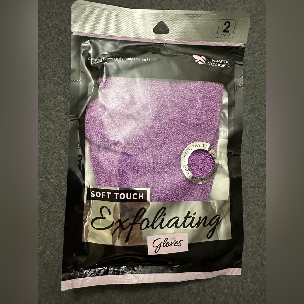 Exfoliating gloves